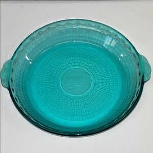 Vintage 1980’s Pyrex peacock blue basketweave 9,5” glass pie dish USA